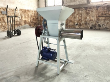 Small clutch pedal bagging machine