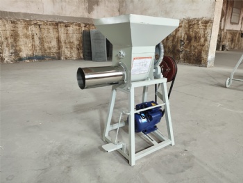 Small clutch pedal bagging machine